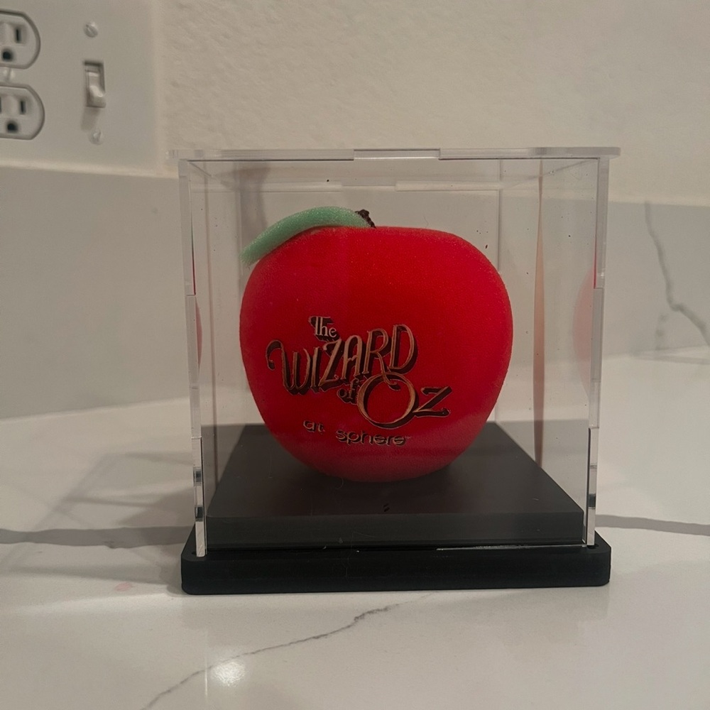 The Wizard of Oz Red Apple Display